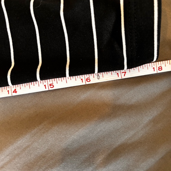 Adorable boat neck Express stretch top - Picture 3 of 8